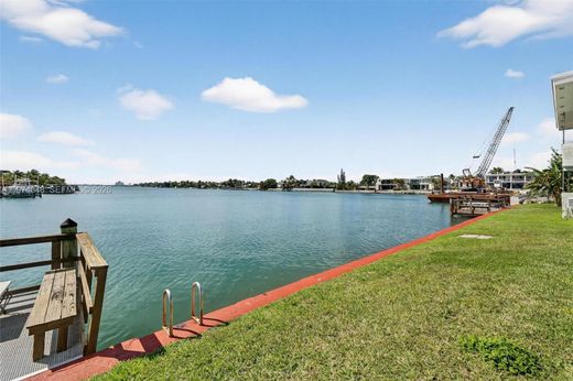 Residential complexes in Miami Beach, Miami-Dade