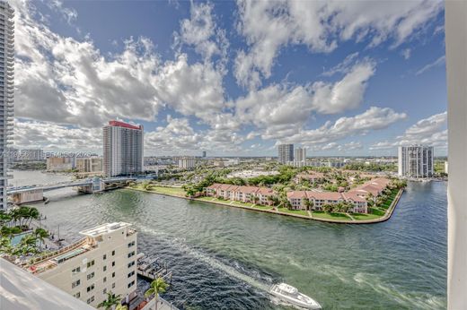 Residential complexes in Hollywood, Broward County