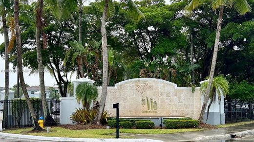 Residential complexes in Pembroke Pines, Broward County