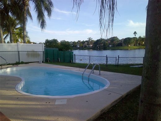Villa in Pembroke Pines, Broward County