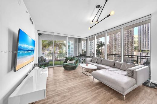 マイアミ, Miami-Dade Countyのアパートメント・コンプレックス