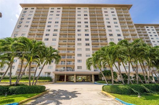 Complexes résidentiels à Sunny Isles Beach, Comté de Miami-Dade