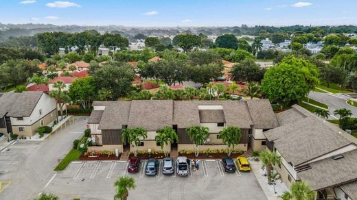 Residential complexes in Wellington, Palm Beach