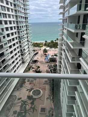 Residential complexes in Bal Harbour, Miami-Dade