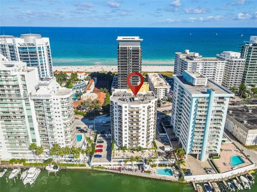 Residential complexes in Miami Beach, Miami-Dade