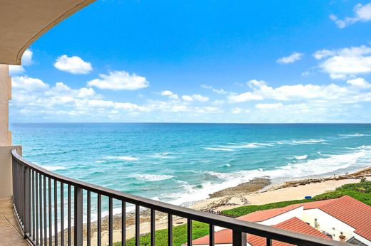 Residential complexes in Palm Beach Shores, Palm Beach