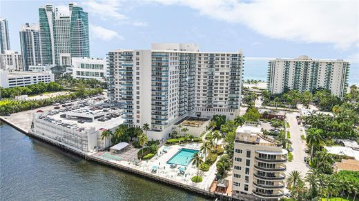 Residential complexes in Hollywood, Broward County