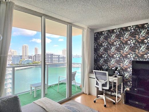 Kamienica w Miami, Miami-Dade County