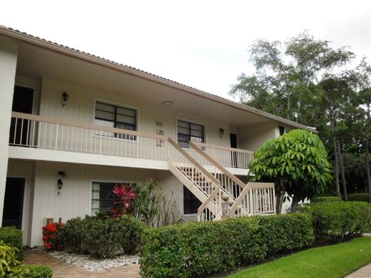 Residential complexes in Boynton Beach, Palm Beach