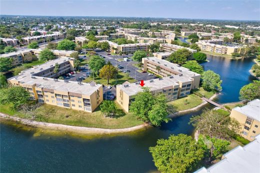 Residential complexes in Tamarac, Broward County
