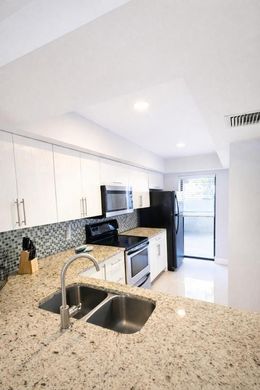 Townhouse in Coral Springs, Broward County