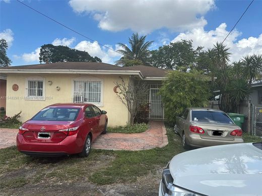 Villa in Opa-locka, Miami-Dade County