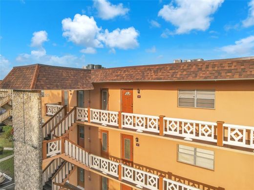 Residential complexes in Lauderdale Lakes, Broward County