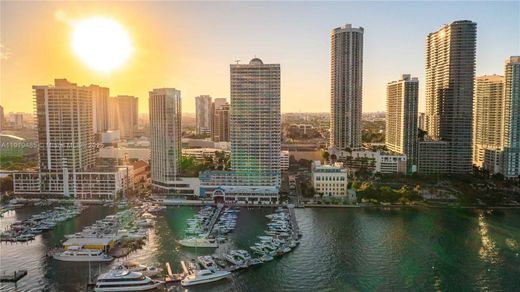 ‏בניין ב  מיאמי, Miami-Dade County