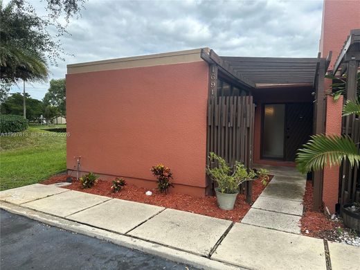 Townhouse in Pembroke Pines, Broward County
