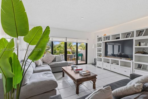 Residential complexes in Key Biscayne, Miami-Dade