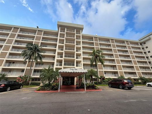 Residential complexes in Pompano Beach, Broward County