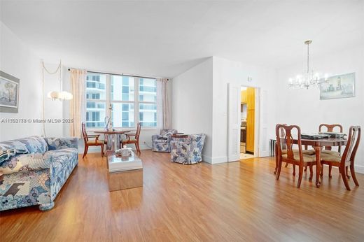 Residential complexes in Miami Beach, Miami-Dade