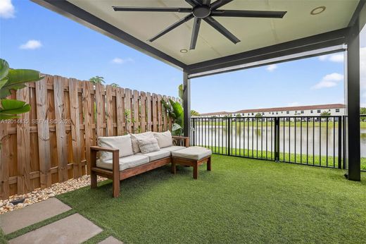 Townhouse in North Miami, Miami-Dade