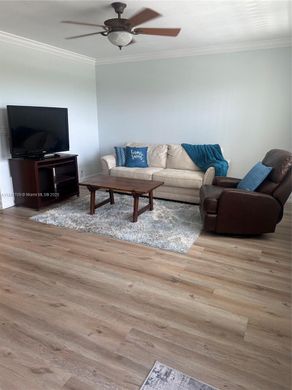 Kamienica w Deerfield Beach, Broward County