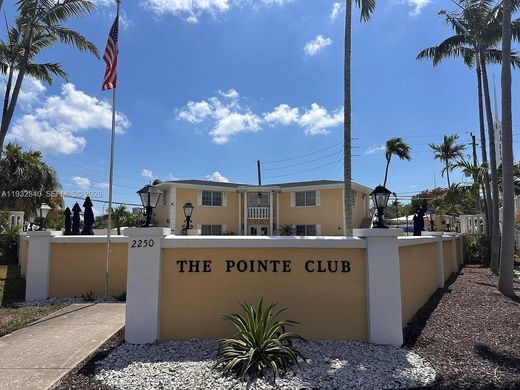 Residential complexes in Fort Lauderdale, Broward County