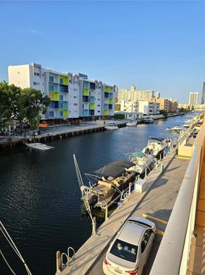 ‏בניין ב  North Miami Beach, Miami-Dade County