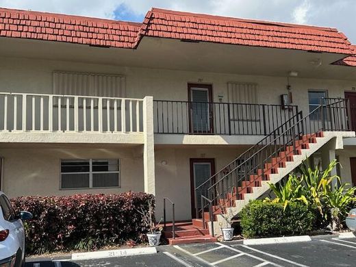 Residential complexes in Delray Beach, Palm Beach