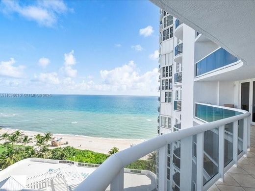 Sunny Isles Beach, Miami-Dade Countyのアパートメント・コンプレックス