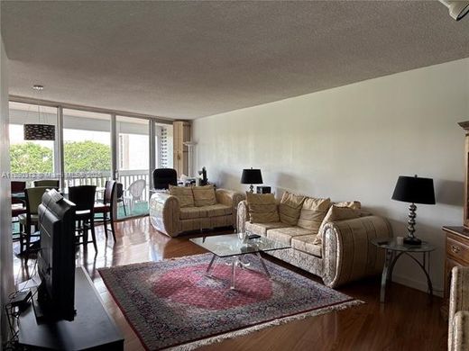 Lauderhill, Broward Countyのアパートメント・コンプレックス