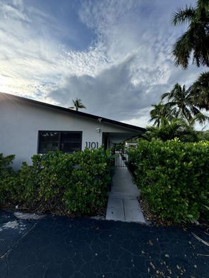 Residential complexes in Fort Lauderdale, Broward County
