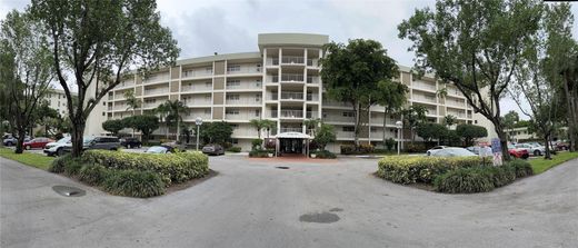 Residential complexes in Pompano Beach, Broward County