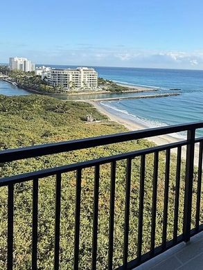 Residential complexes in Boca Raton, Palm Beach