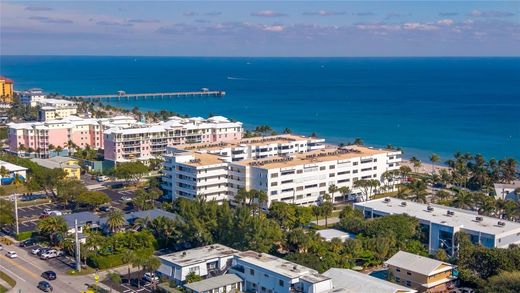 Residential complexes in Deerfield Beach, Broward County