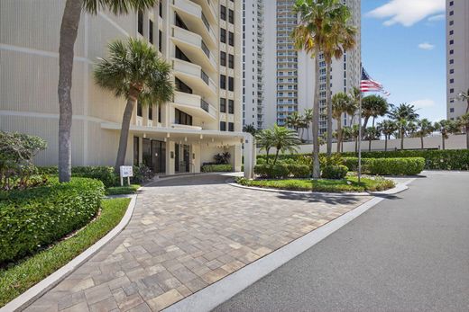Residential complexes in Palm Beach Shores, Palm Beach