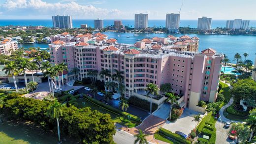 Residential complexes in Boca Raton, Palm Beach