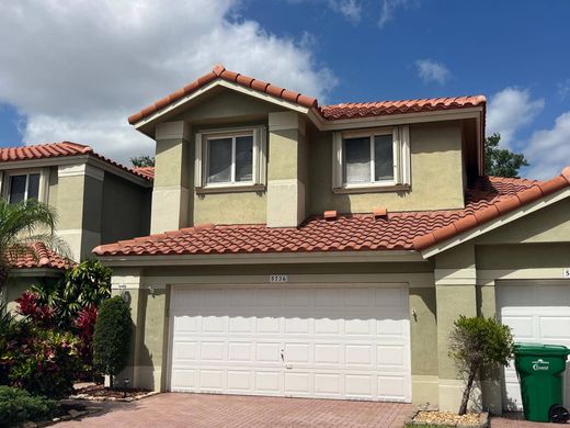 Townhouse in Coral Springs, Broward County