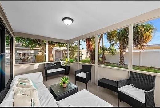 Villa Tamarac, Broward County