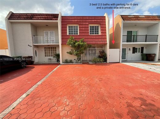 Townhouse in Hialeah, Miami-Dade
