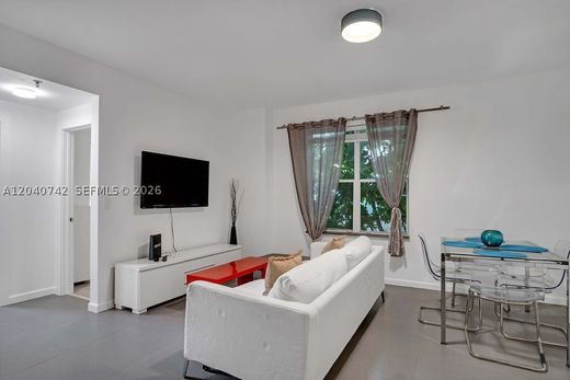 Residential complexes in Miami Beach, Miami-Dade