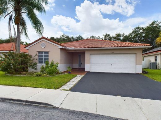 Villa - Sunrise, Broward County