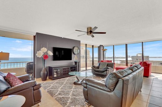Residential complexes in Palm Beach Shores, Palm Beach