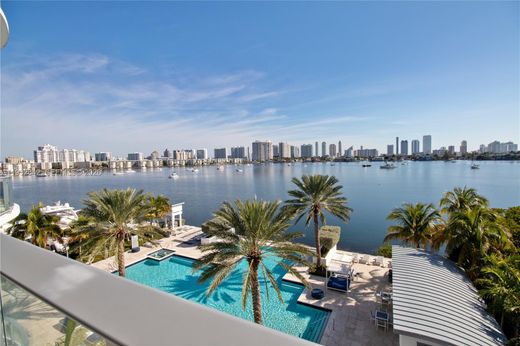Residential complexes in North Miami Beach, Miami-Dade
