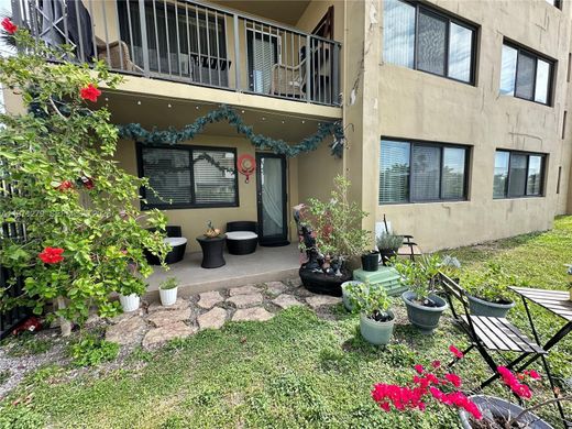 Residential complexes in Hallandale, Broward County