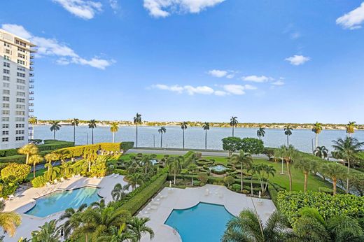 Residential complexes in West Palm Beach, Palm Beach