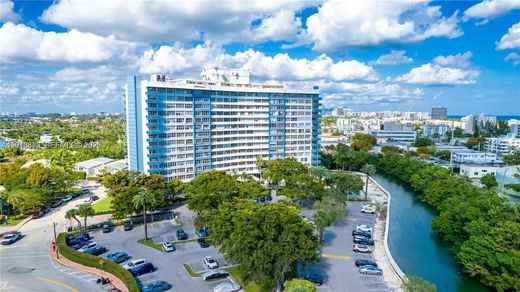 Residential complexes in Miami Beach, Miami-Dade
