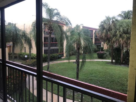 Residential complexes in Deerfield Beach, Broward County