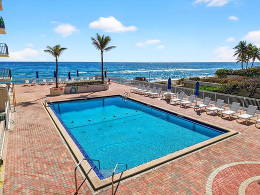 Residential complexes in Palm Beach, Florida