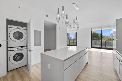 Residential complexes in Hallandale, Broward County