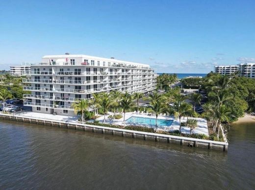 Residential complexes in Palm Beach, Florida