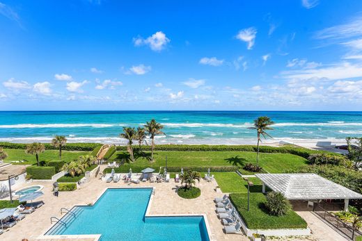 Residential complexes in Palm Beach, Florida